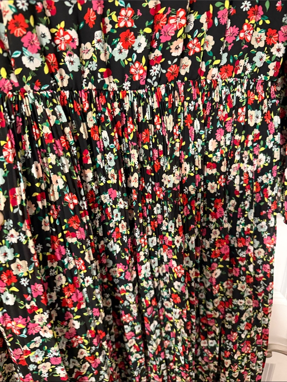 H&M Black Floral Pleated Midi Dress with Short Sleeves - Picture 5 of 8